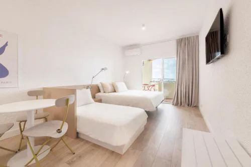 Equador Superior Suites by Olala Homes