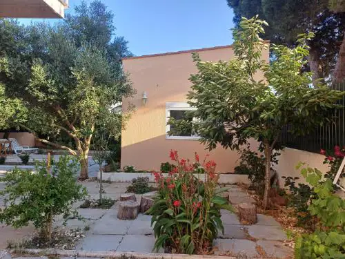 Garden house in Cascais