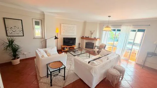 Relaxed 3 bedrooms penthouse in the heart of Cascais historic center