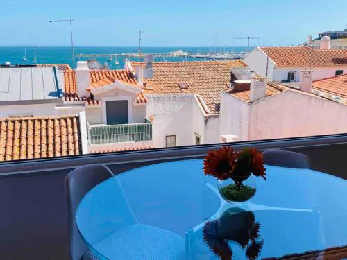 SEA VIEW Loft 30 secs to Beach in Historic Old Town