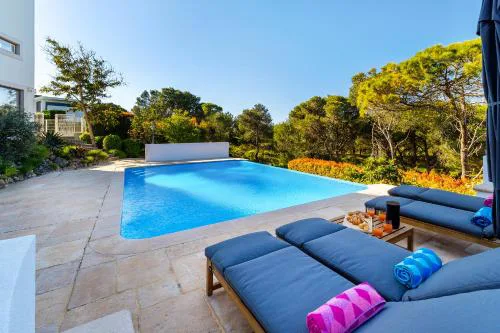 WHome Private Paradise Villa with Pool & Golden Light