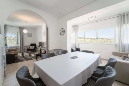 2BR Apartment near Costa da Caparica Beach | By Airnest