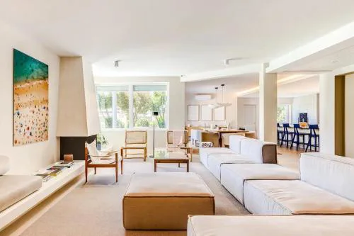 Newly Renovated Beach Villa | By Airnest