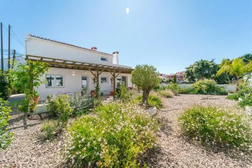 Quiet 2BR House w/ Garden – Near Beach | By Airnest
