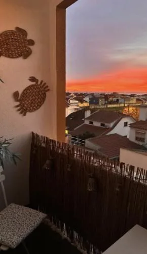 1 Bedroom SeaView Apart with private balcony, 5 min from beach Costa da Caparica