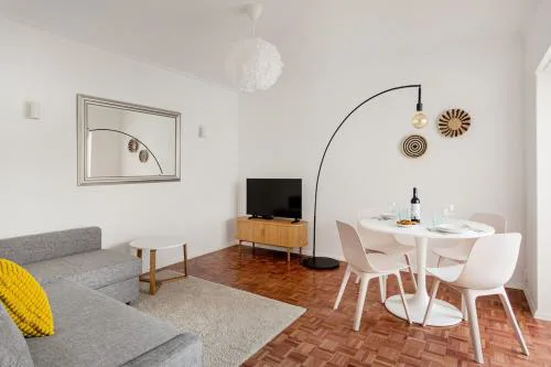 Estoril Beach | Your Family Escape