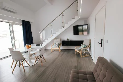 Penthouse Seaside Apartment B - Faraway