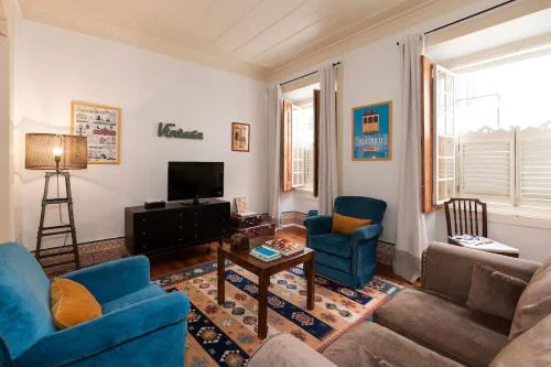 2 bedroom apartment with patio next to Avenida da Liberdade