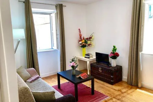 32 2 - Heart of Lisbon Private Apartment, Bairro Alto