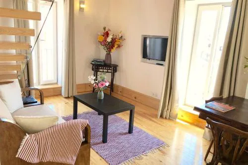32 Top - Center of Lisbon Duplex Apartment, Barrio Alto