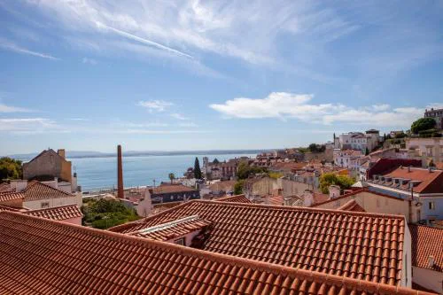 Alfama Amazing Scenic River and City View Charming apartment With 2 bedrooms and AC 19th Century Building