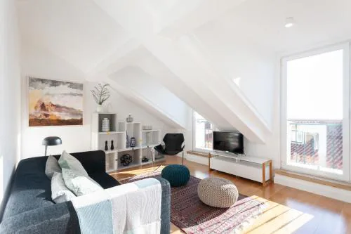 Alfama Charming Apartment with Amazing River View and Terrace