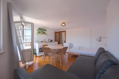 Alfama Historial I River View by Homing