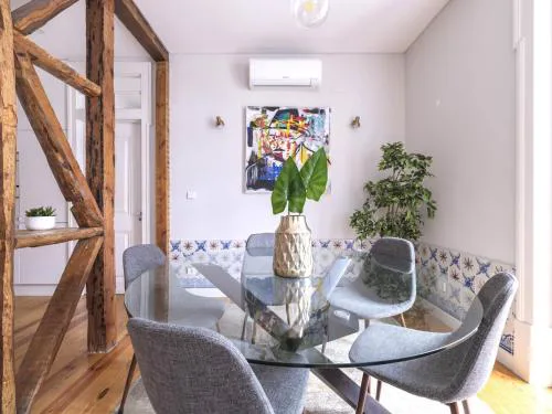 Alfama St George Castle District Fabulous 3 Bedrooms 2 Bathrooms AC Balcony 1st floor Apartment 19th Century Building