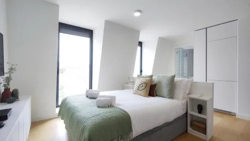 Amazing Stylish Studio Apt w AC Balcony Elevator