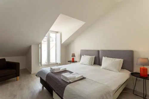 Apartment 28 Tram Duplex