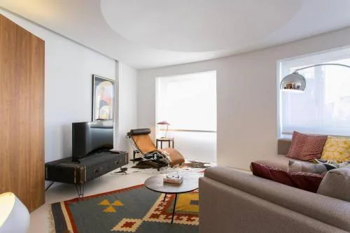 Architectural poetry in an unique 3bdrs view flat