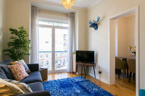 Art Deco 4 Bedrooms Flat in the City Center