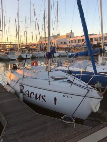 Bacus - Your Floating Hideaway in Lisbon