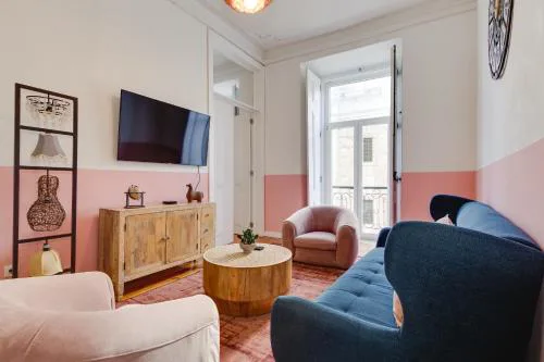 Beautiful 2BR high ceiling/50m from TimeOut market