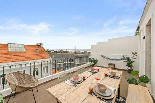 BmyGuest - River View Terrace Apartment