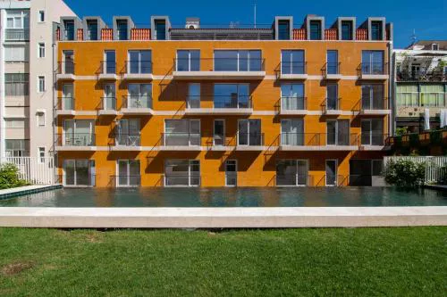 Bright 1 BDR Apartment W/ Pool View by LovelyStay
