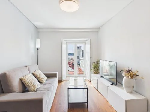 Bright 1BR w/ AC Near Cais do Sodré | By Airnest