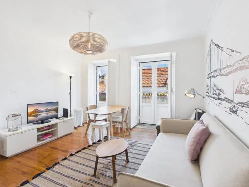 Bright 2BR Alfama Apartment w/ AC | By Airnest