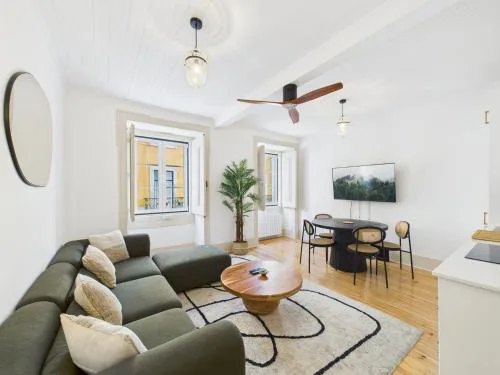 Bright 2BR w/ Office Space – Alfama Charm | By Airnest