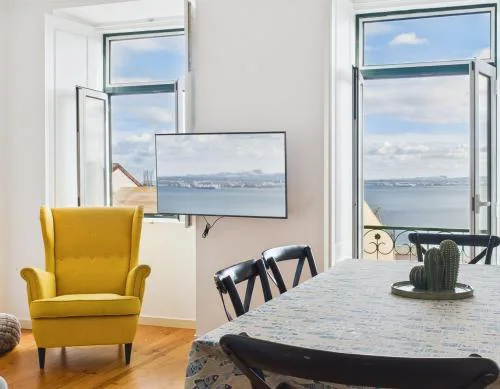 Bright 2BR w/ Tagus View | By Airnest