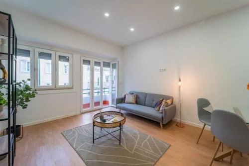 Bright 3BR w/ 2 Baths – Near Graça & Tagus | By Airnest