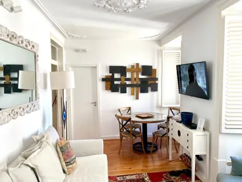Bright and spacious three bedroom apt in the heart of Lisbon