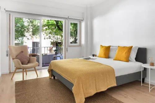 Bright Apartment in Central Lisbon - 3 bedrooms by Lisbeyond
