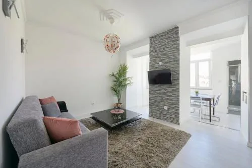 Bright Modern Apartment in Lisbon City Center with AC