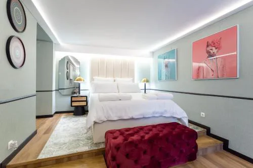 Camões Lounge Apartment w/Courtyard