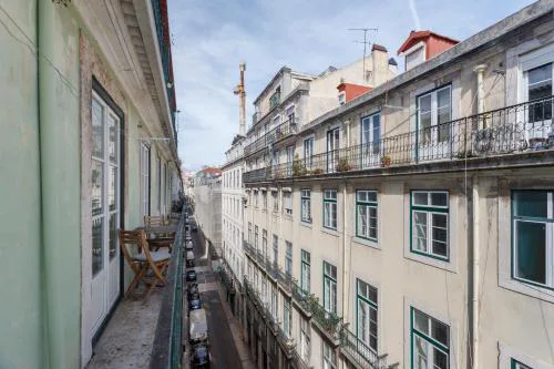 Central Bedroom in Shared House in Chiado - Historic Center of Lisbon