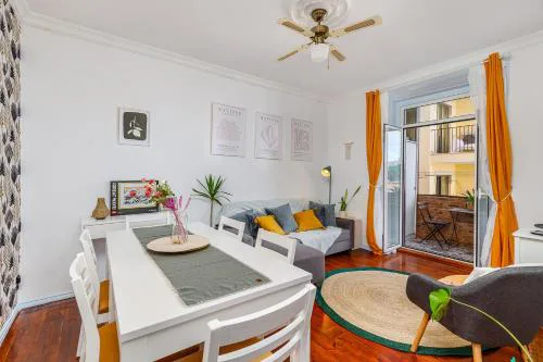 Central Lisbon, 6 bedrooms in big, beautiful apartment