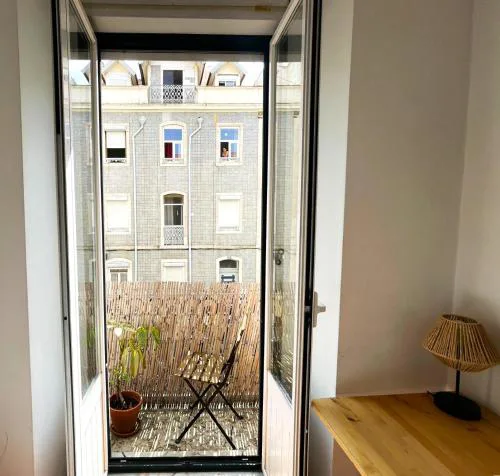 Central Lisbon Rooms in Palmira Shared Apartment For Surf Lovers