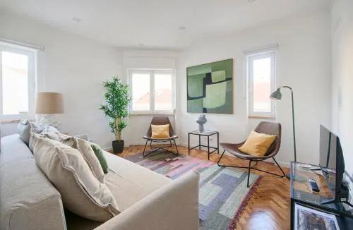 Charming Graça Flat w Balcony, by TimeCooler
