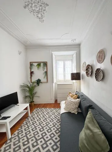 Charming Lisbon Apartment in Graça II