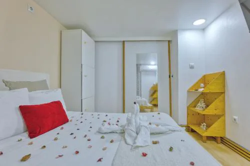 Charming Lisbon Old Town Apartment