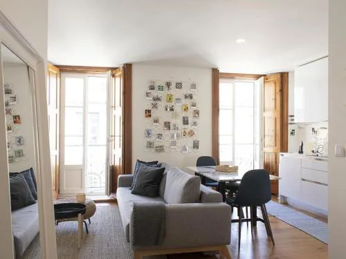 Chiado Cozy Bright Apt with AC Elevator