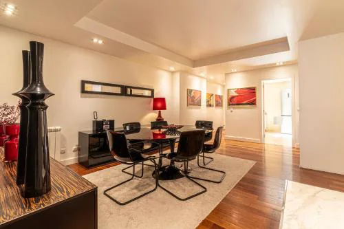 Chiado Deluxe Terrace 3 BR Apartment