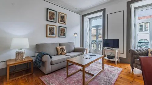 Classic Tagus River View Apartment by LovelyStay