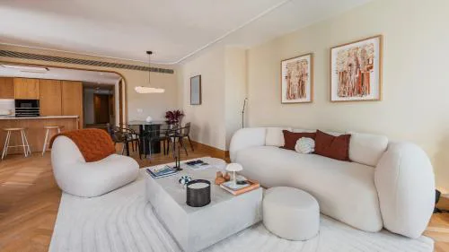 Contemporary 3 BDR Flat with Parking by LovelyStay
