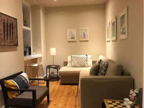 Cosy and Renewed T2 Apartament in Campolide - D