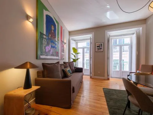 Cozy 1st Floor Flat Central Chiado District With Balconies and AC 19th Century building