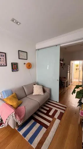 Cozy private bedroom in shared T2 in Graça, Lisbon