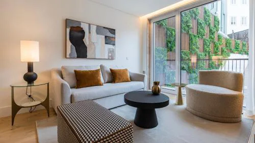 Deluxe 1 BDR Apartment W/ Pool View by LovelyStay