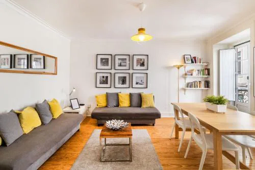 Diario de Noticias by Central Hill Apartments